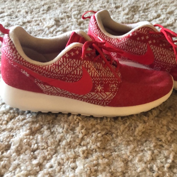 Nike Shoes - 🎉2xHP🎉{Nike} Roshe One Winter red sneakers